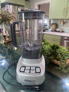 Cuisinart Silver and Black Countertop Blender